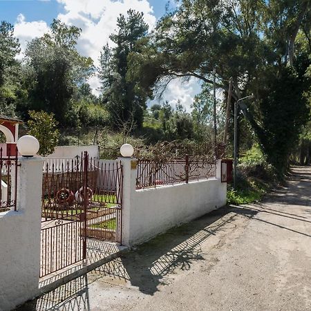 Merlyn Rooms Into The Nature, 100M From The Beach Dafnila Exterior photo