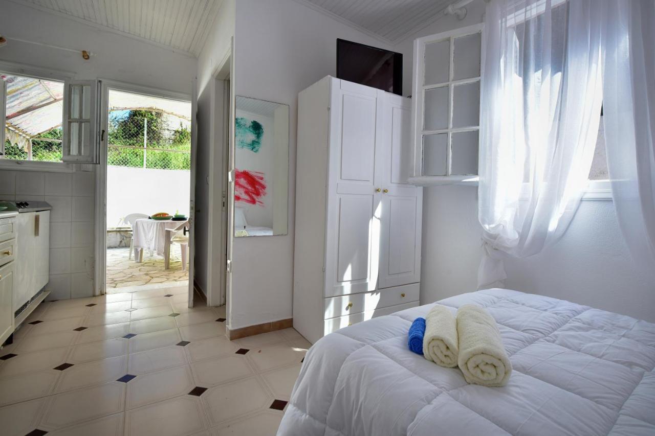Merlyn Rooms Into The Nature, 100M From The Beach Dafnila Exterior photo